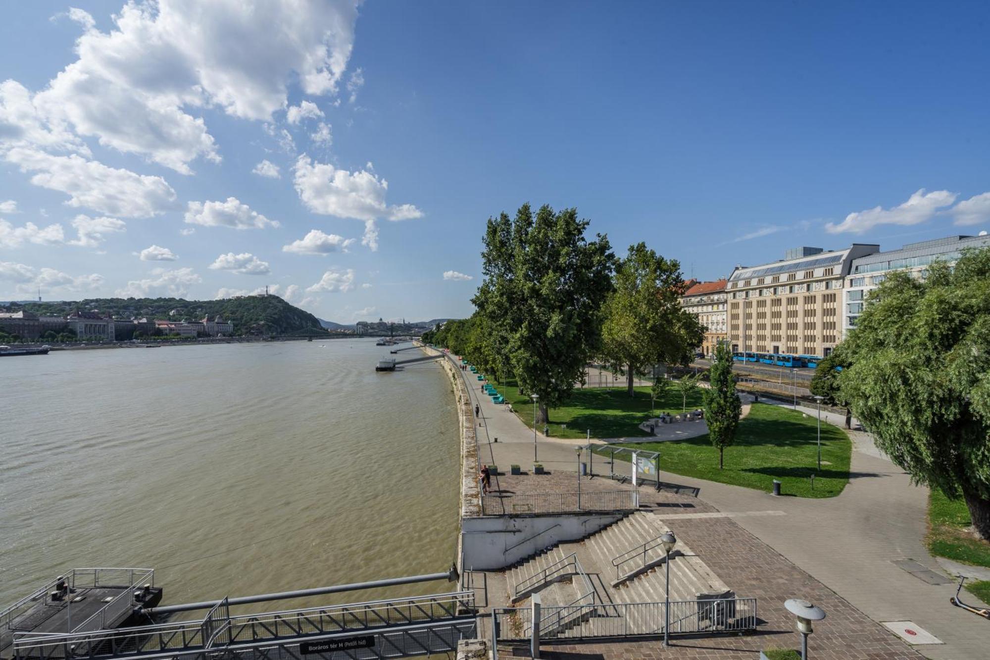 River Sunshine * Budapest